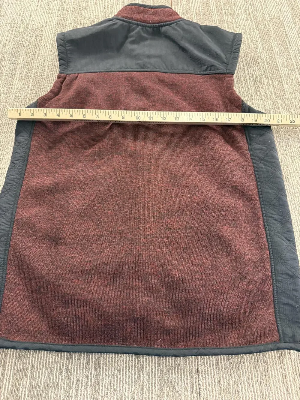 Orvis Vest Mens Medium Maroon Black Full Zip Sweater Fleece Quilted Panels Warm